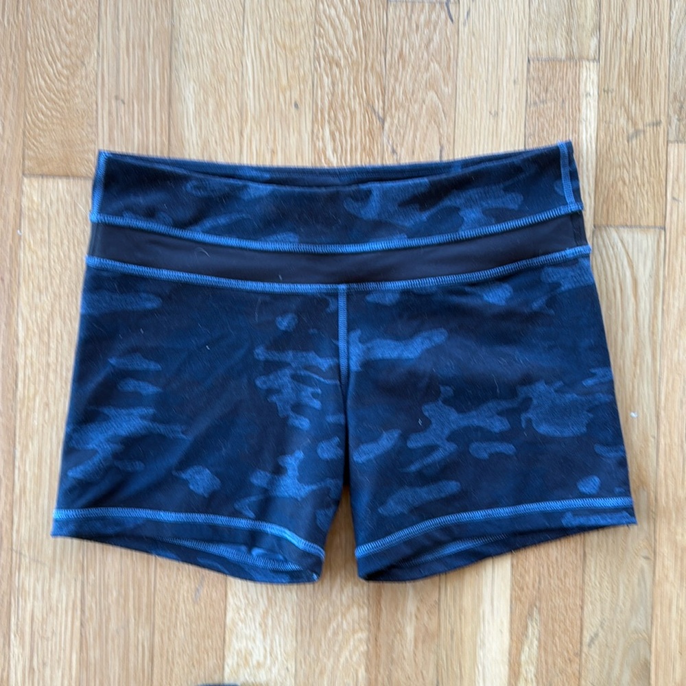 Lululemon yoga short size 8